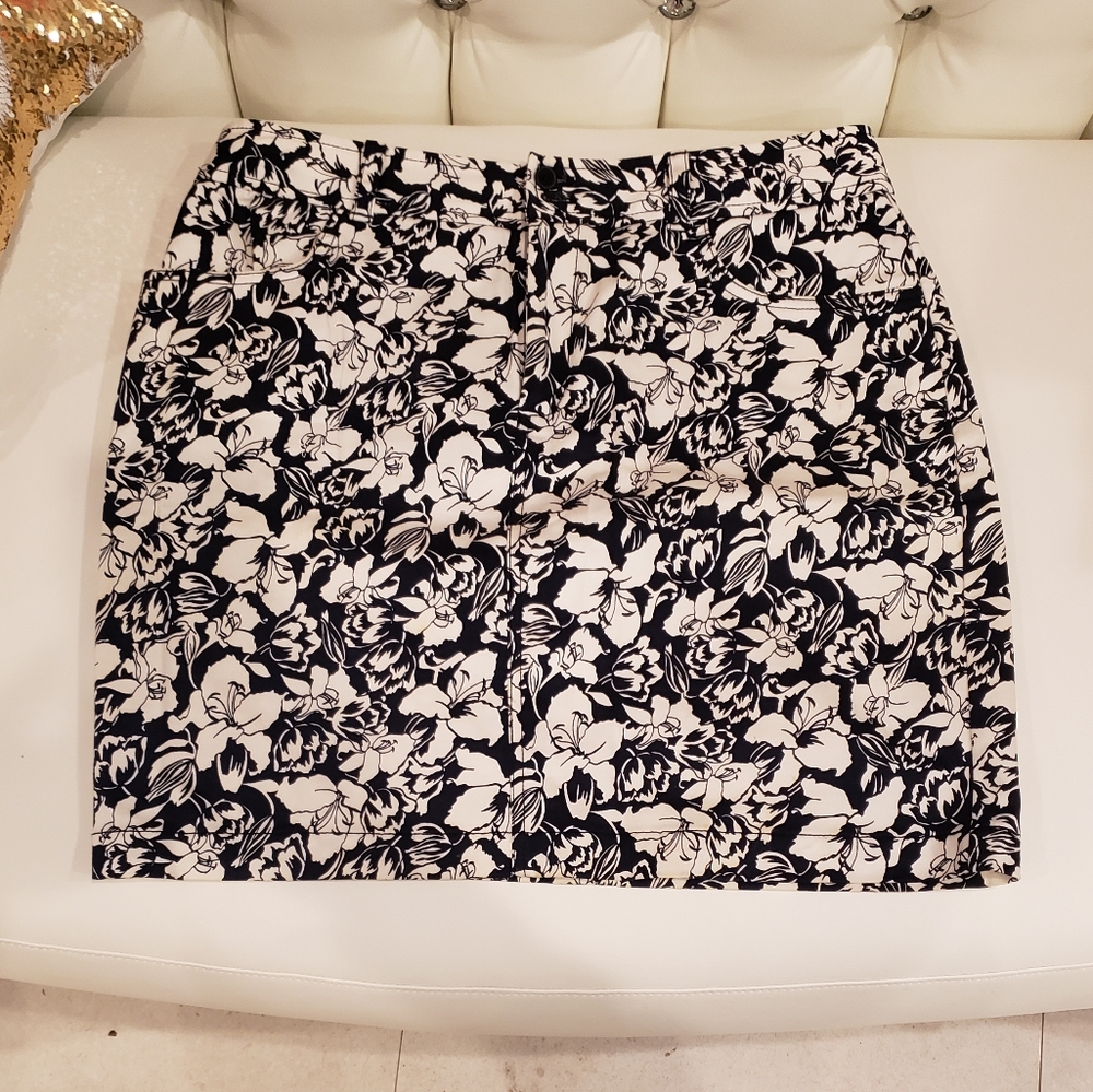 Chaps blue and white floral mini skirt